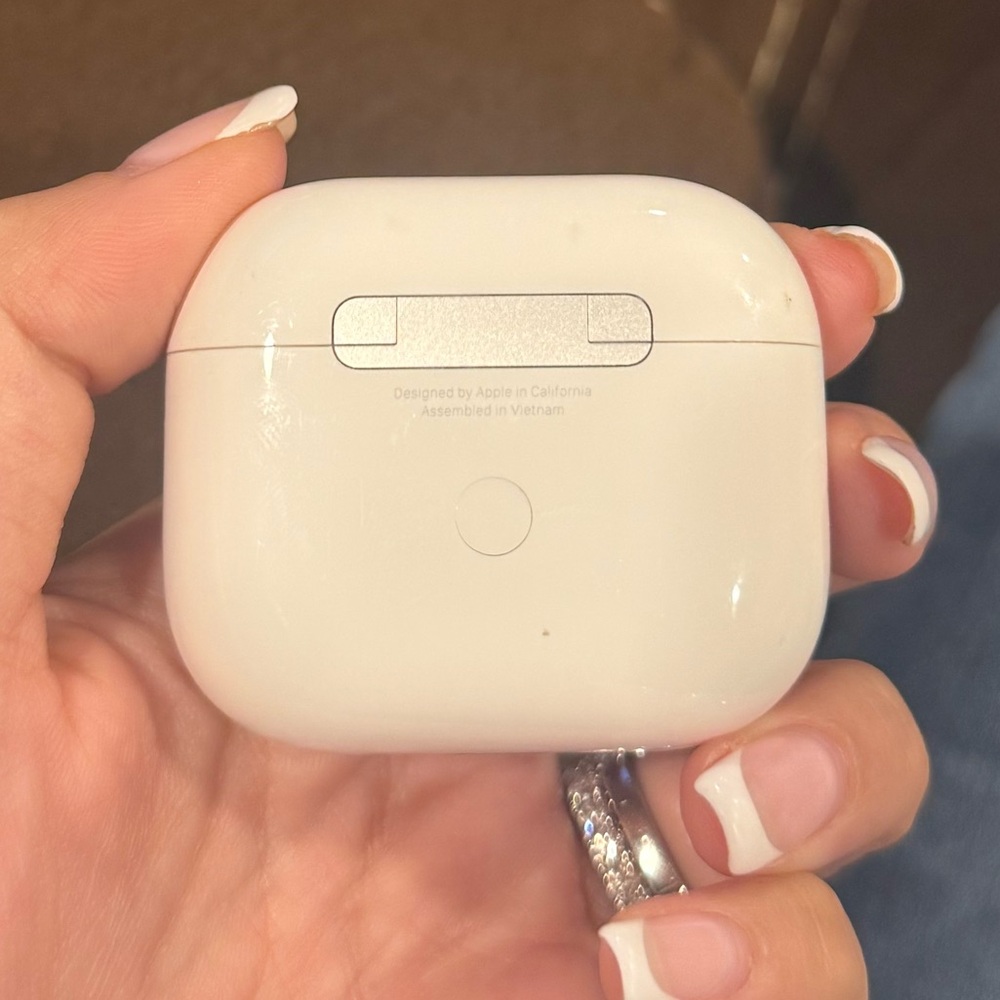 AirPods 3rd Generation - Picture 3 of 6